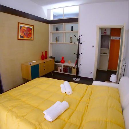 The House Of Grandma Apartment Наполи Екстериор снимка